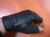 Перчатки мужские без пальцев черные Kasablanka размер 8-10 лайка